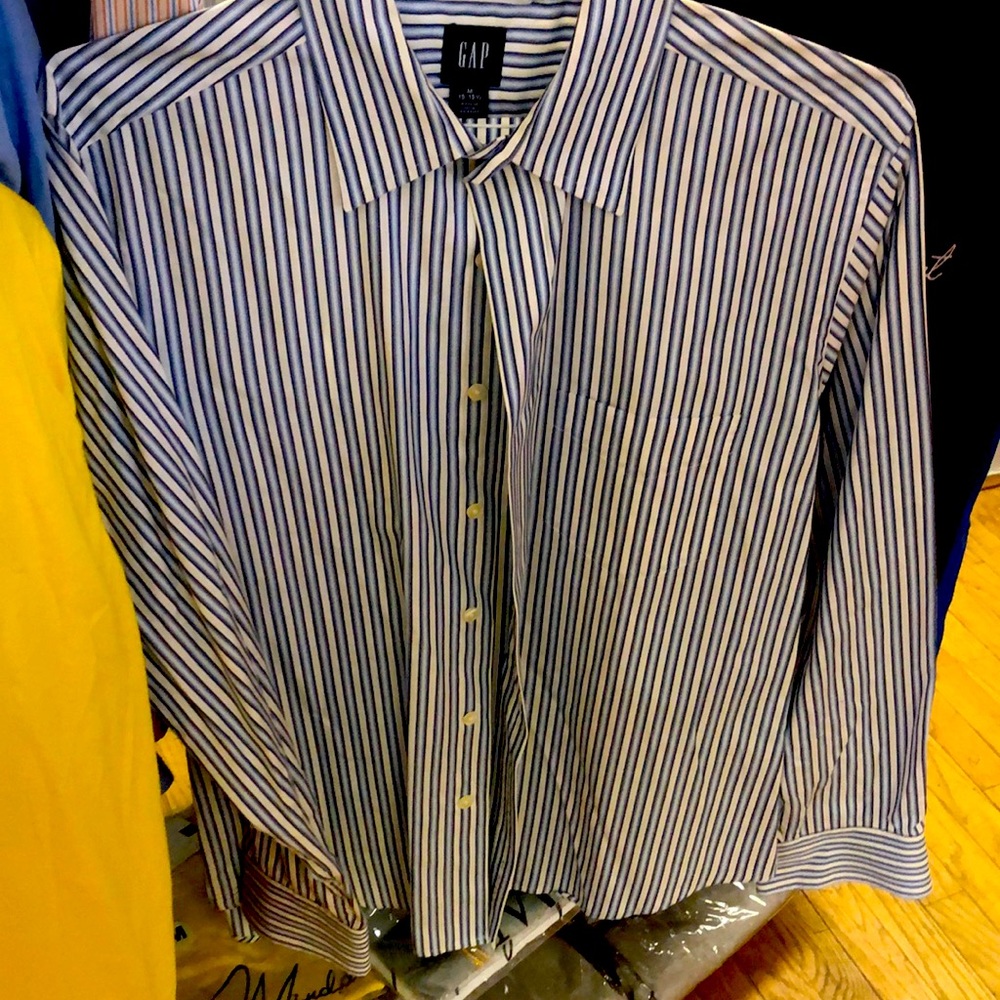 Classic fit Gap button Up polo